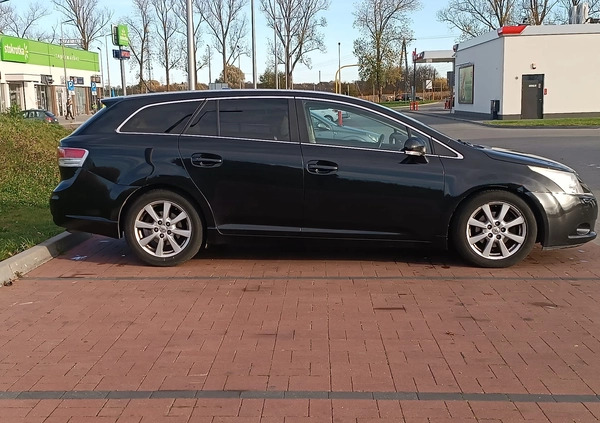 Toyota Avensis cena 18500 przebieg: 312000, rok produkcji 2009 z Warszawa małe 277